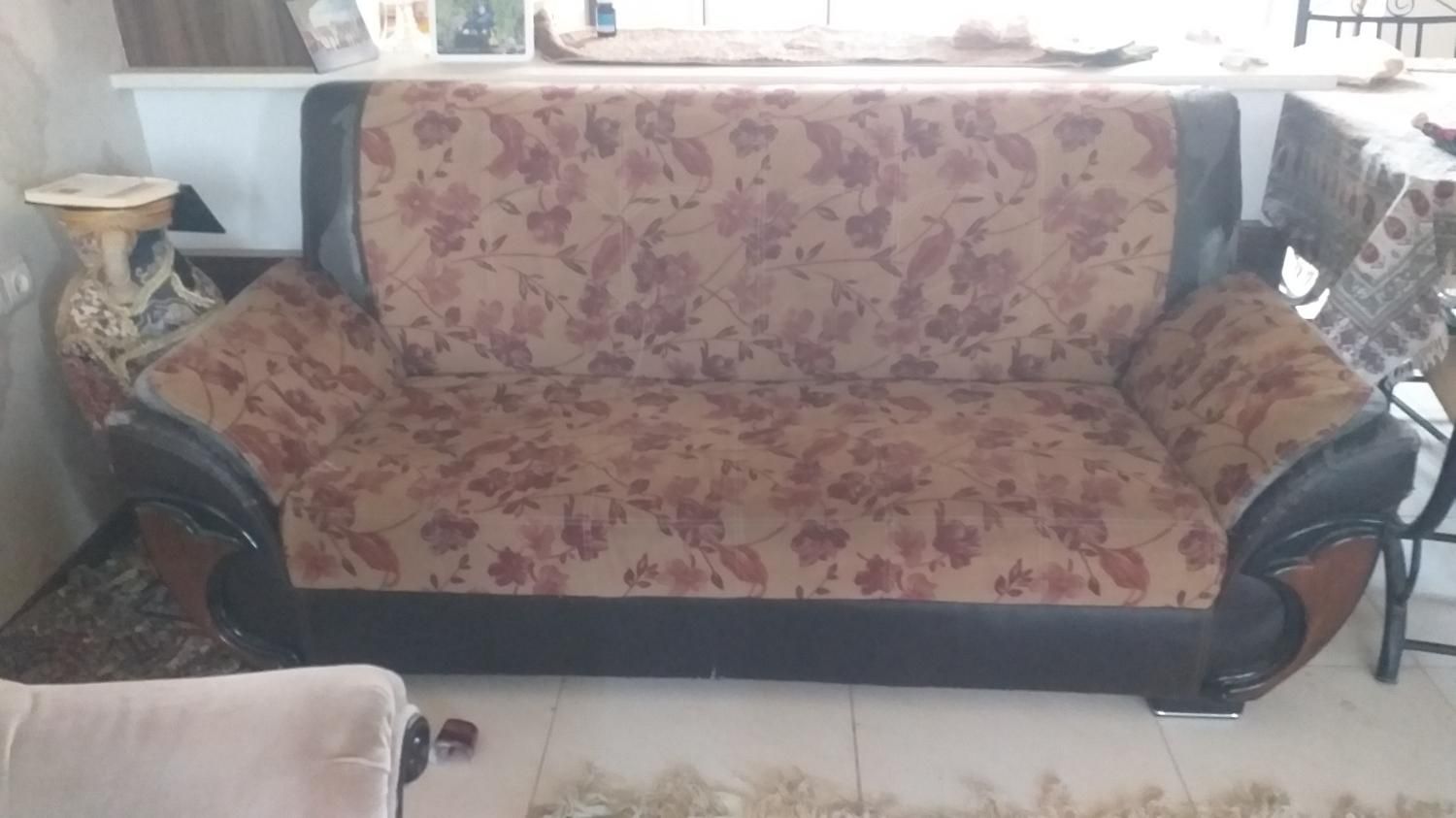 مبل ۷ نفر راحتی چرم و پارچه|مبلمان خانگی و میز عسلی|اصفهان, رزمندگان|دیوار