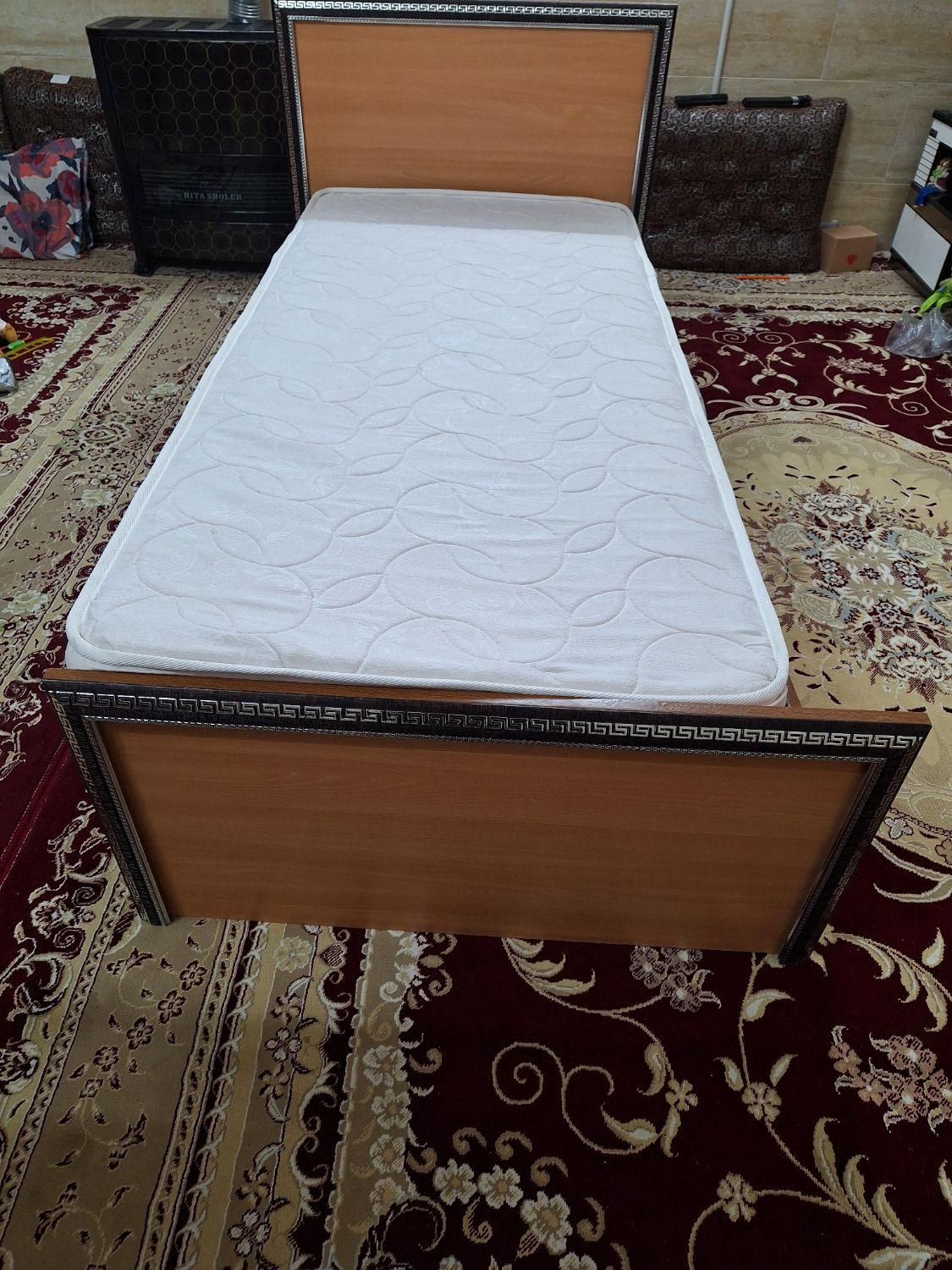 تختخواب یک نفره تمیز وسالم  در حدنو|تخت و سرویس خواب|یزد, |دیوار