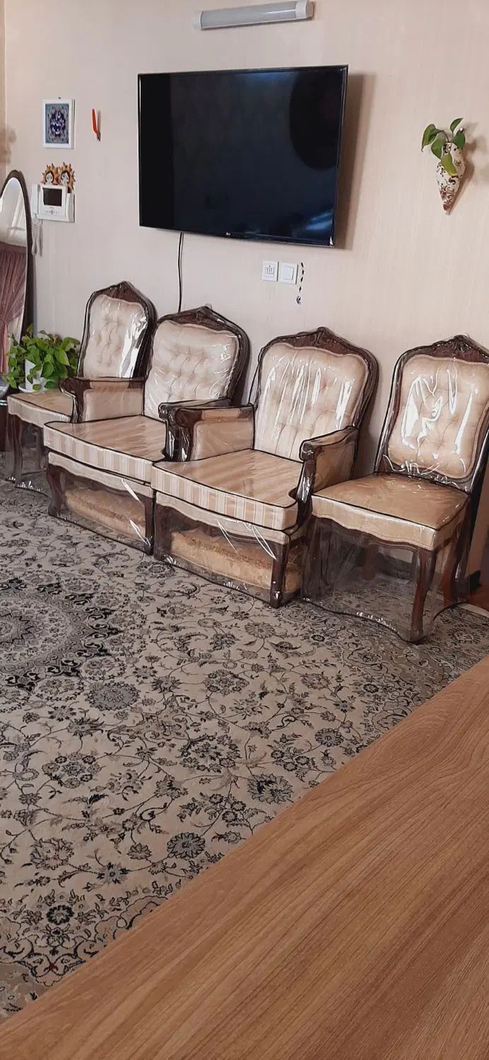 مبل ۱۱ نفره تمیز|مبلمان خانگی و میز عسلی|اصفهان, خواجو|دیوار