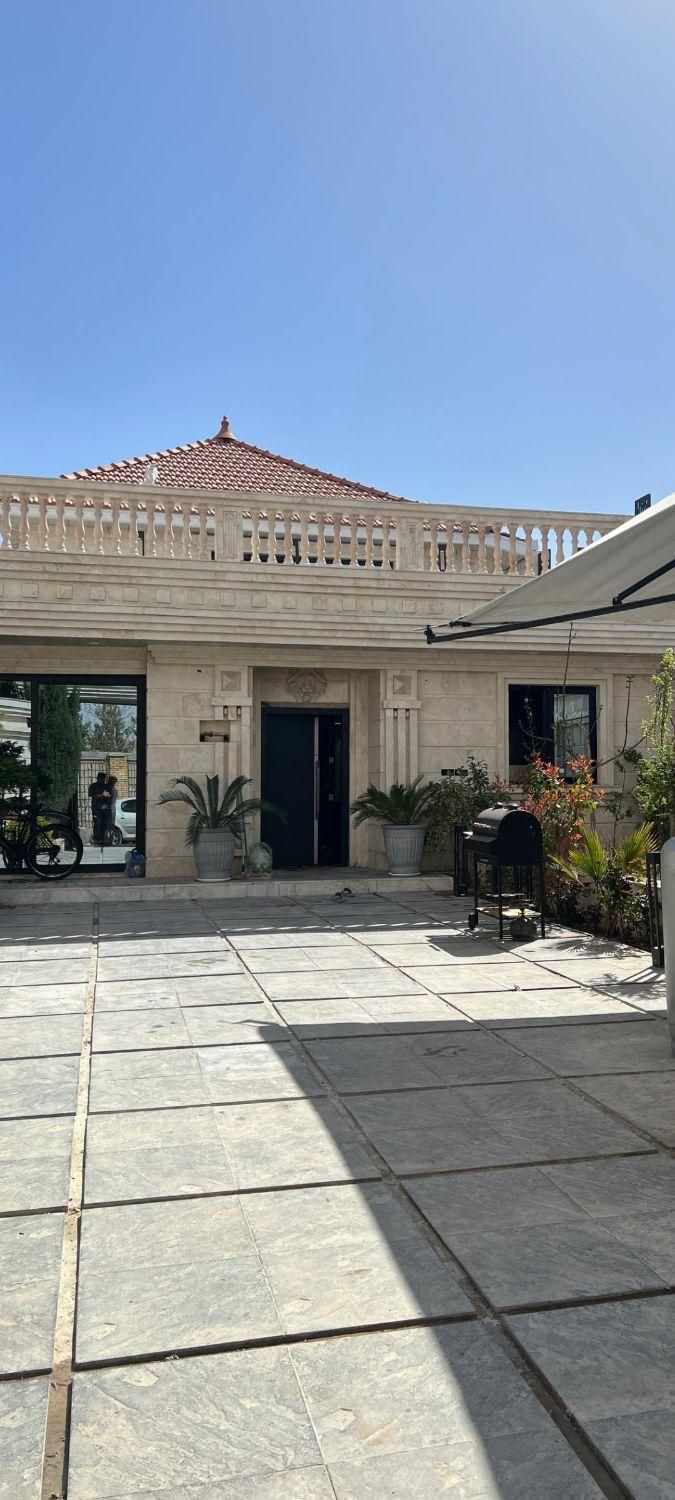 اجاره روزانه/باغ ویلا اوکس مبله ۸۰۰ متری در گوییم|اجارهٔ کوتاه‌مدت ویلا و باغ|شیراز, قلات|دیوار