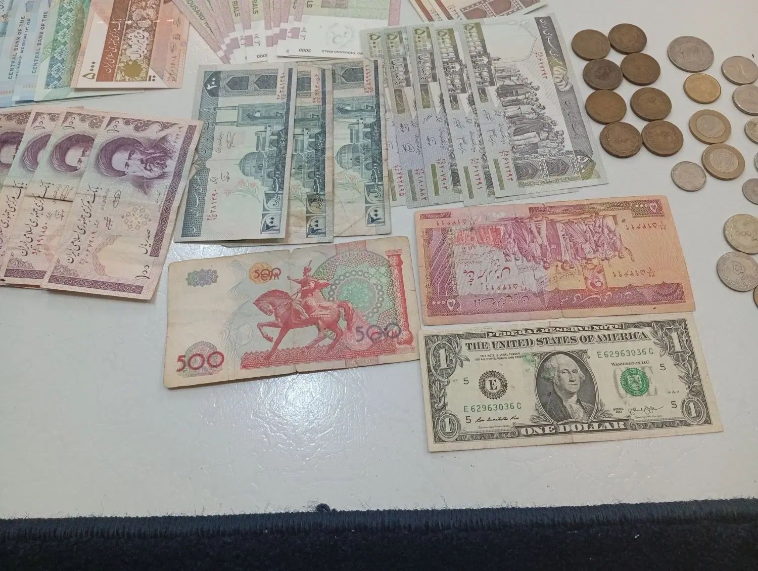 اسکناس سکه قورچه زنگوله چراغ قوه چاقو سه تار گیتار|کلکسیون سکه، تمبر، اسکناس|مشهد, خواجه ربیع|دیوار