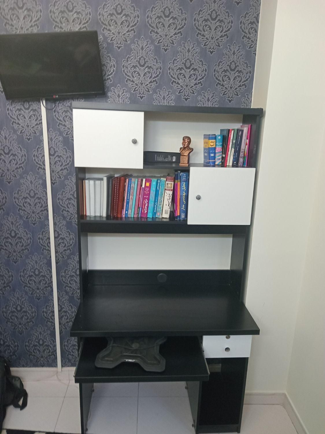 کتابخانه و میز کامپیوتر|کتابخانه، شلف، قفسه‌های دیواری|تهران, امیریه|دیوار
