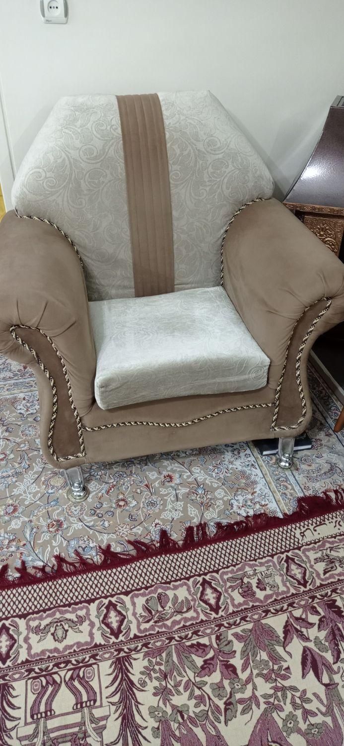 مبل راحتی ۷ نفره|مبلمان خانگی و میز عسلی|کرج, ساسانی (قلمستان)|دیوار