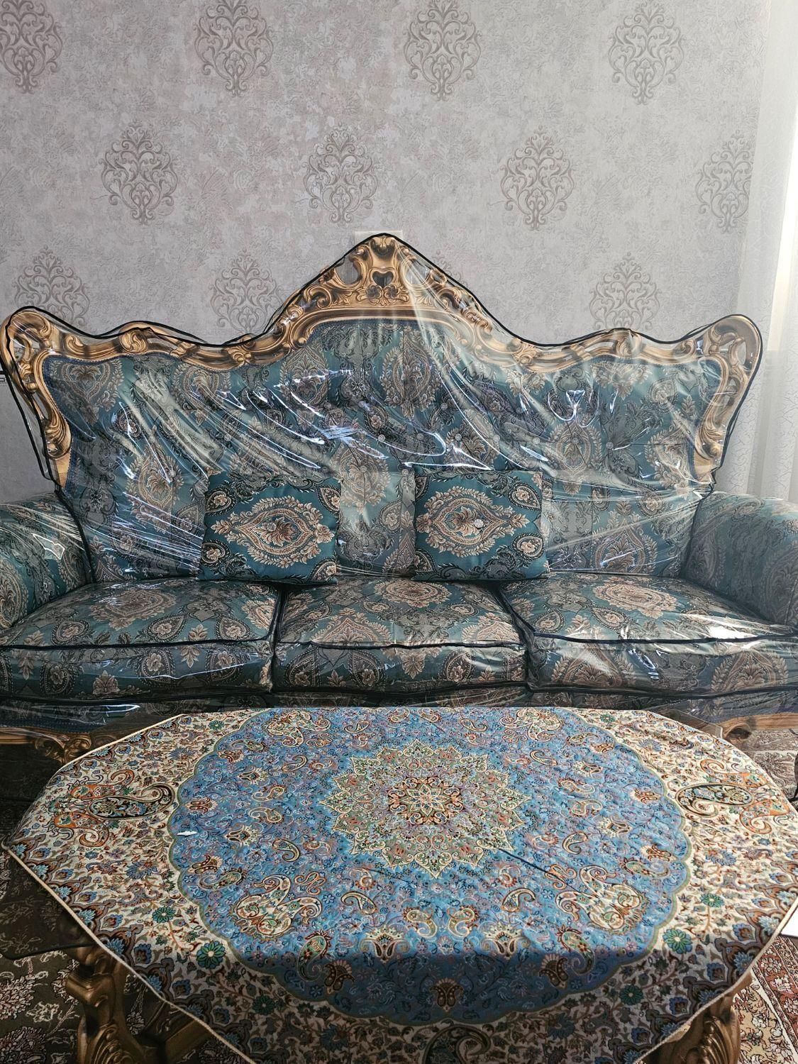 فروش مبلمان ۹ نفره همراه با میز عسلی و روکش|مبلمان خانگی و میز عسلی|قرچک, میرزائی جنوبی|دیوار