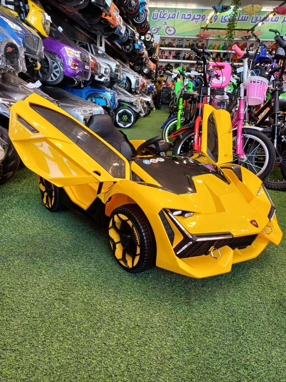 ماشین Lamborghini لامبورگینی درب جک دار خفاشی|اسباب‌بازی بچه|مشهد, توس (بلوار توس)|دیوار