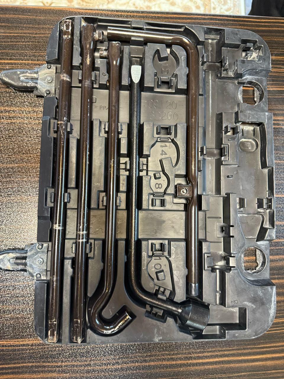 جعبه آچار تویوتا لندکروز|قطعات یدکی و لوازم جانبی|شیراز, زرهی|دیوار