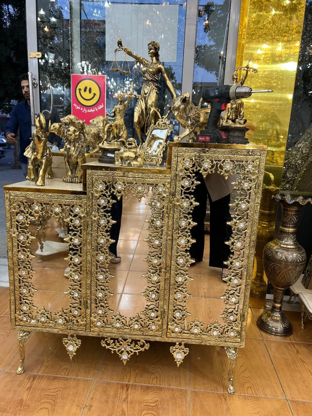 میز برنز برنزی|صنایع دستی و سایر لوازم تزئینی|صحنه, |دیوار