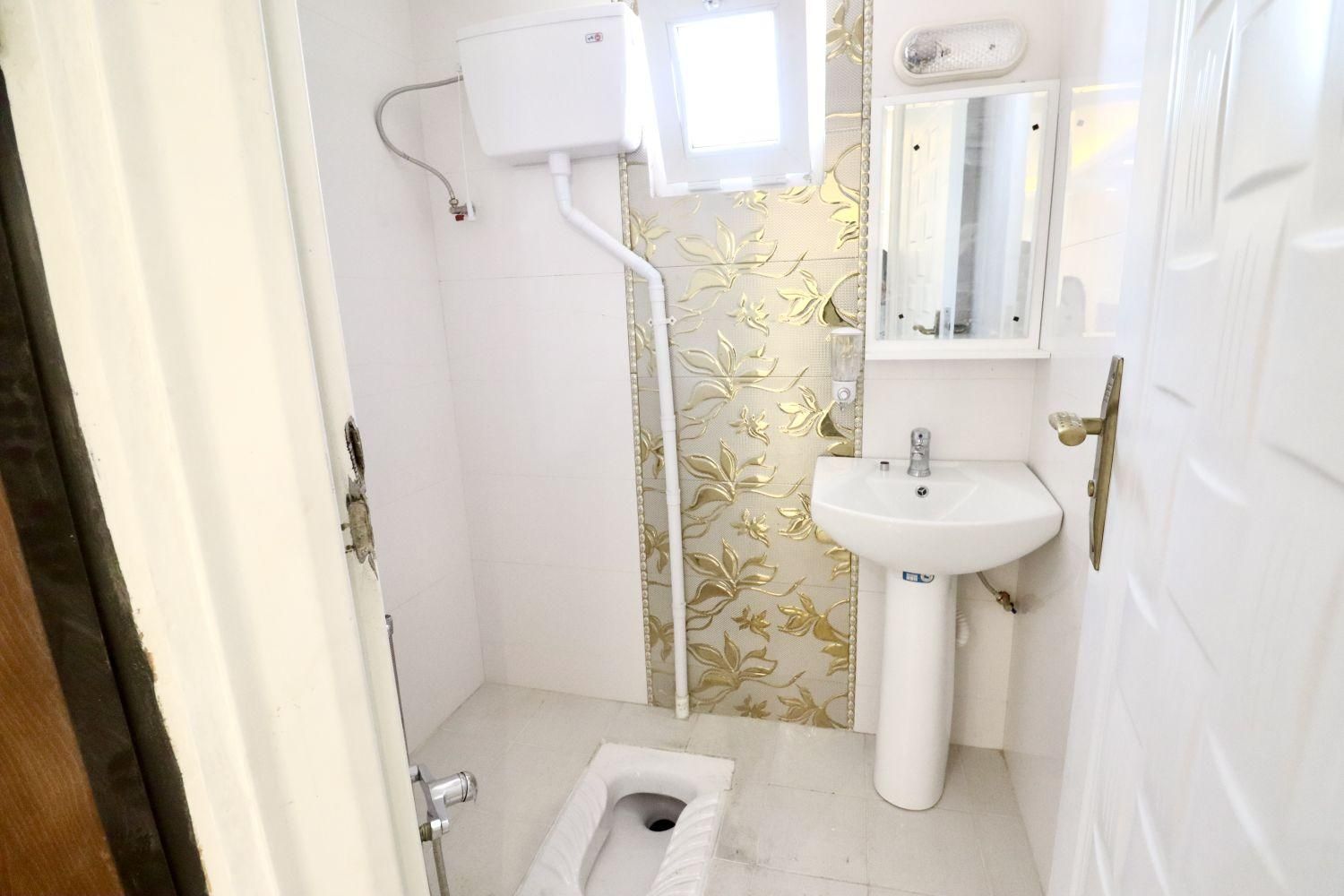 واحد مبله نزدیک مراکز گردشگری جمهوری|اجارهٔ کوتاهمدت آپارتمان و سوئیت|شیراز, باغ تخت|دیوار