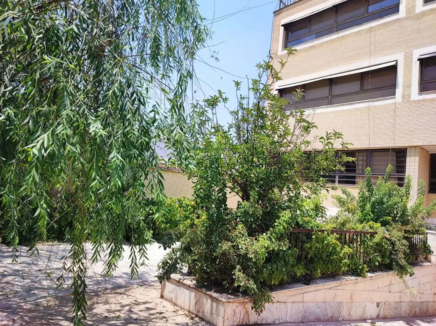 فروش آپارتمان سه خوابه خوش نقشه با قیمت مناسب|فروش آپارتمان|شیراز, دینکان|دیوار