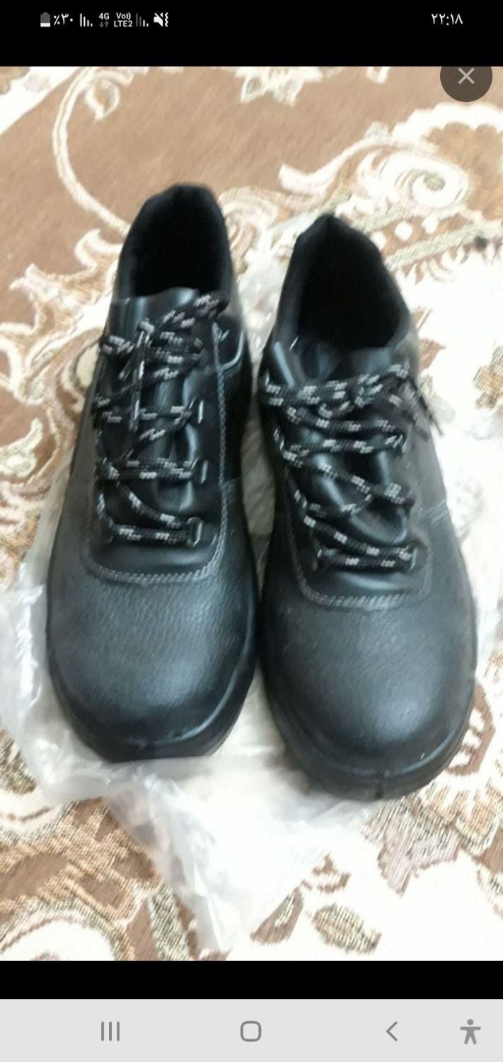 کفش ایمنی نو و کارکرده در حد نو موجود است|کیف، کفش، کمربند|صفادشت, |دیوار