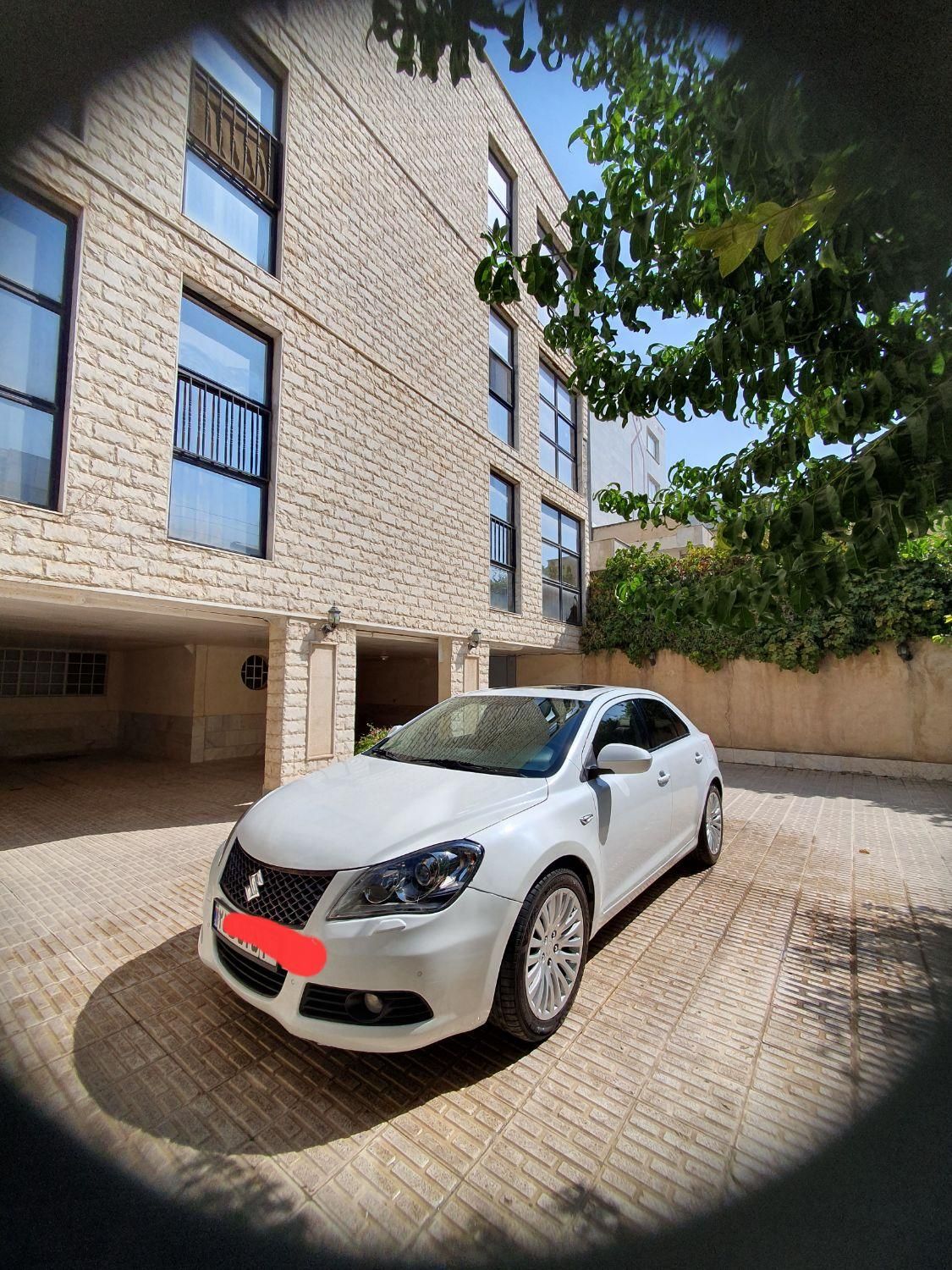 کیزاشی،فول فول رویال۲۰۱۲ سفید|خودرو سواری و وانت|تهران, قلهک|دیوار