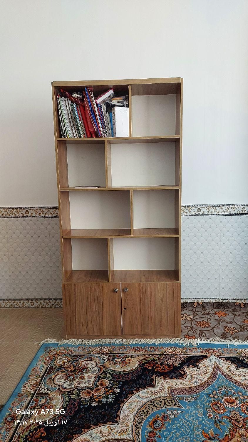 یک عدد کتابخانه و جارختخابی تمیز و در حد نو|کتابخانه، شلف، قفسه‌های دیواری|سرپل ذهاب, |دیوار
