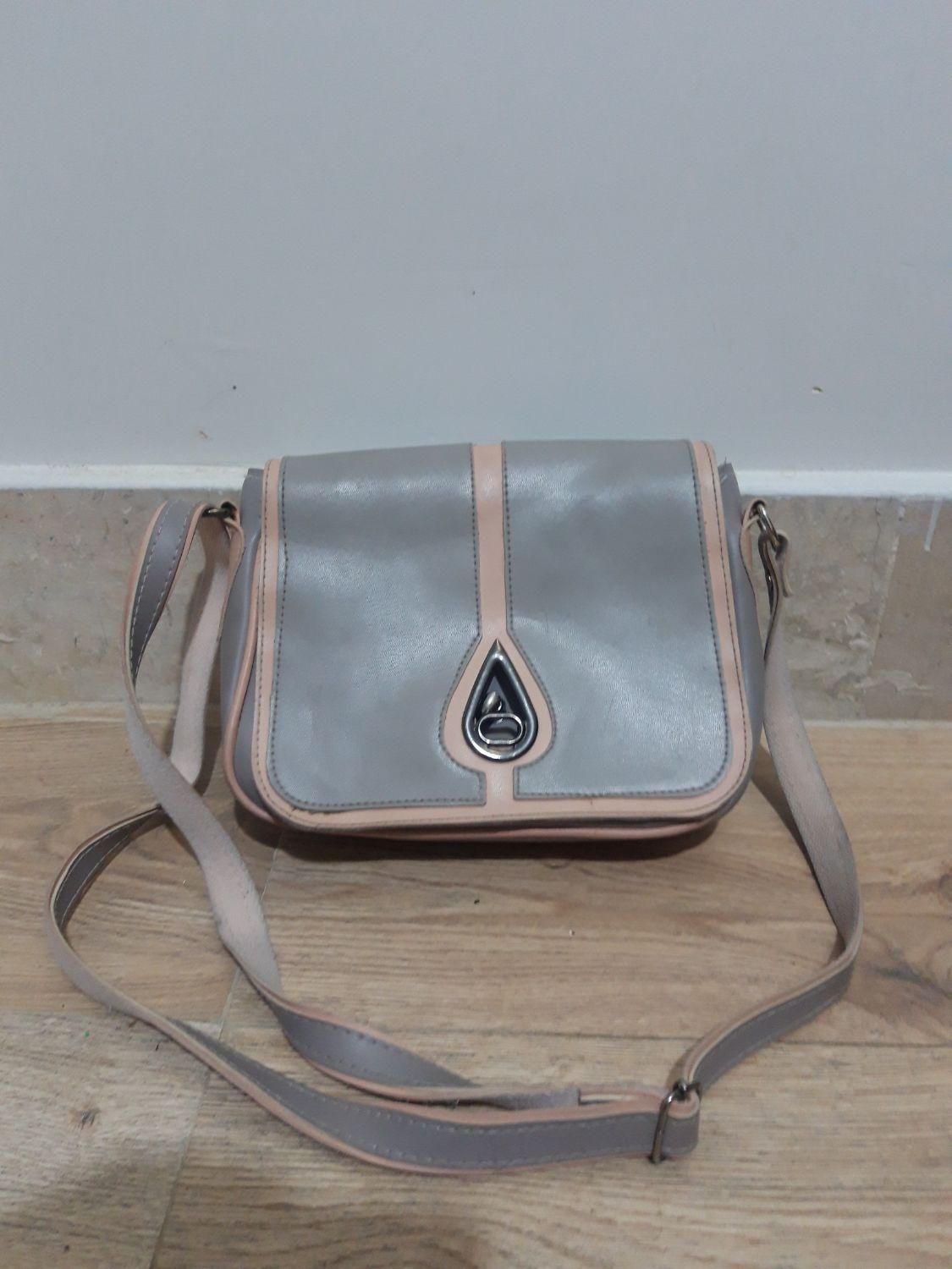 تعدادی کیف|کیف، کفش، کمربند|اصفهان, کوی امیریه|دیوار