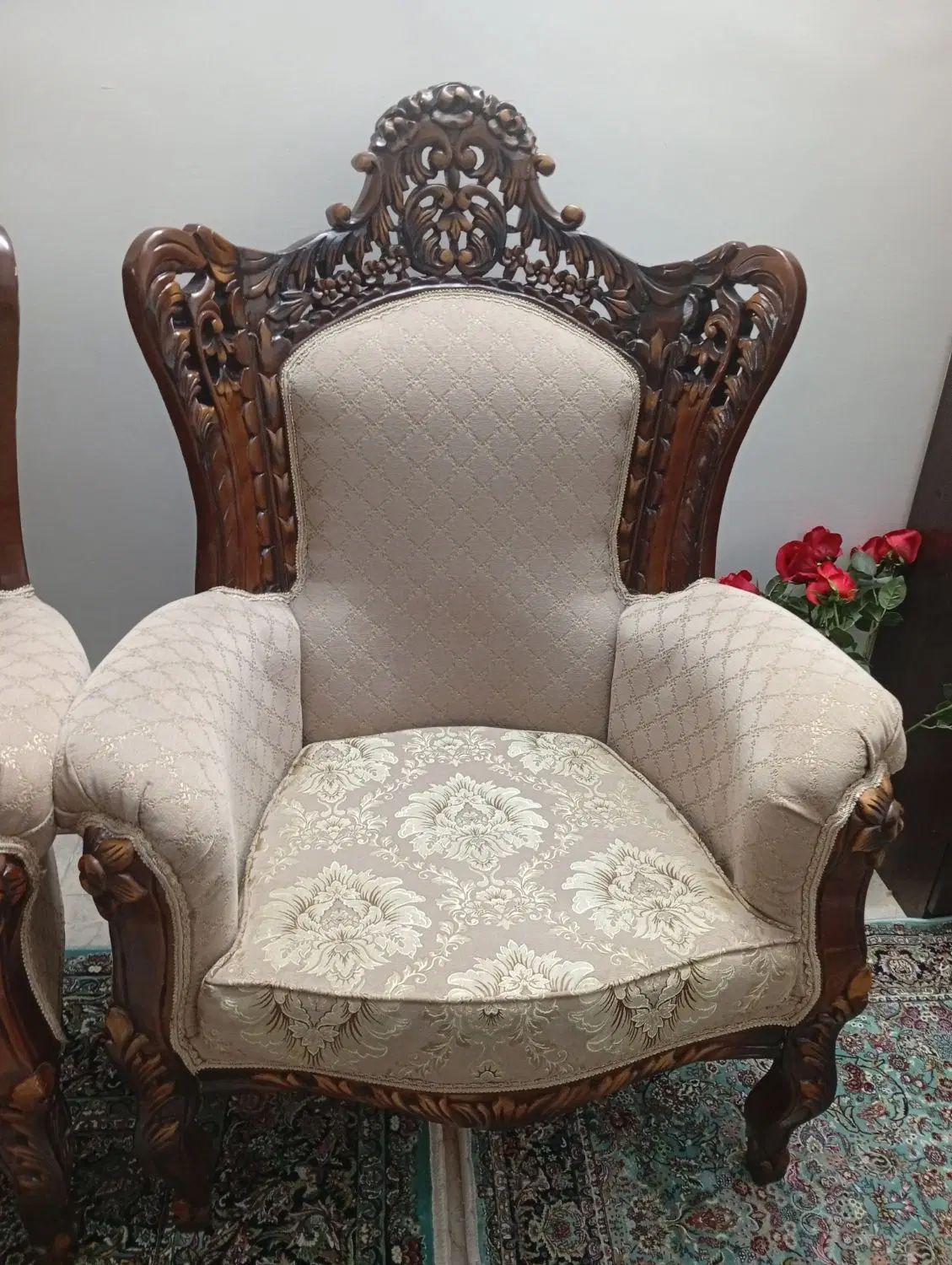 مبل سلطنتی چوب راش ۹نفره همراه بامیزوسط ودوعددعسلی|مبلمان خانگی و میز عسلی|تهران, سبلان (لشگر)|دیوار
