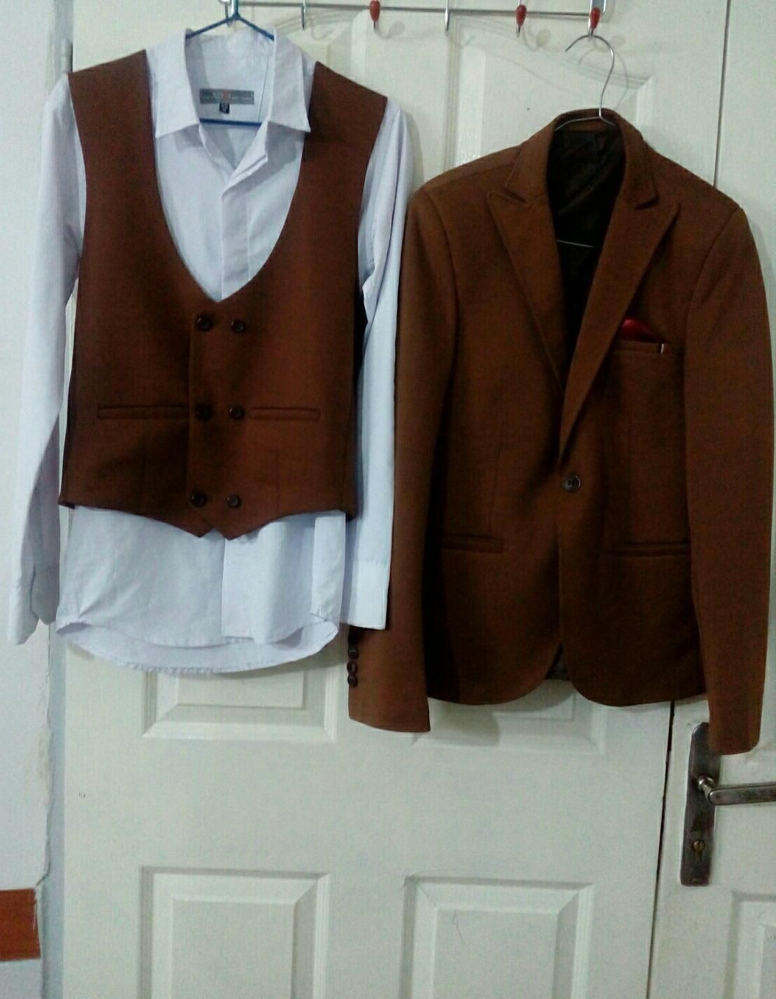 ۳ عدد کت ویک جلیقه ۶۰۰ تومان ۱۰ تا ۱۵ سال میخوره|لباس|اراک, |دیوار