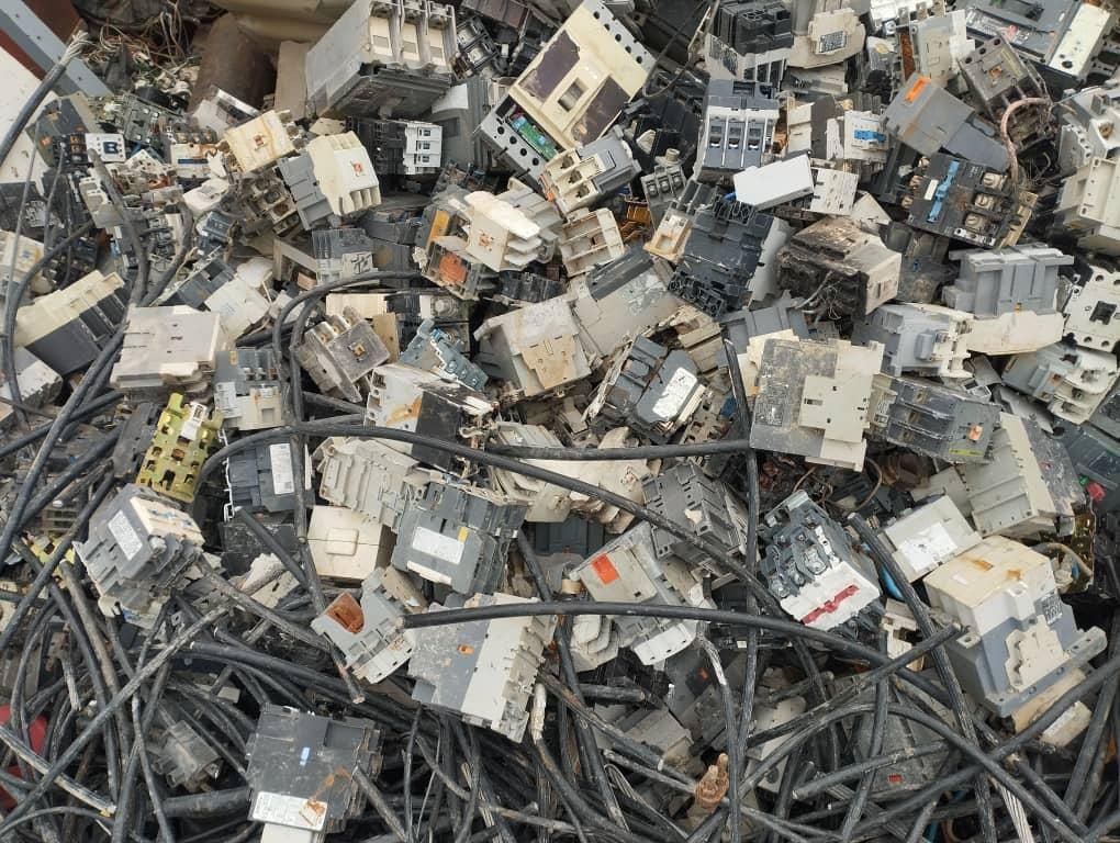 اگهی جهت خریدار انواع ضایعات کارخانجات|ماشین‌آلات صنعتی|مشهد, توس فردوسی|دیوار