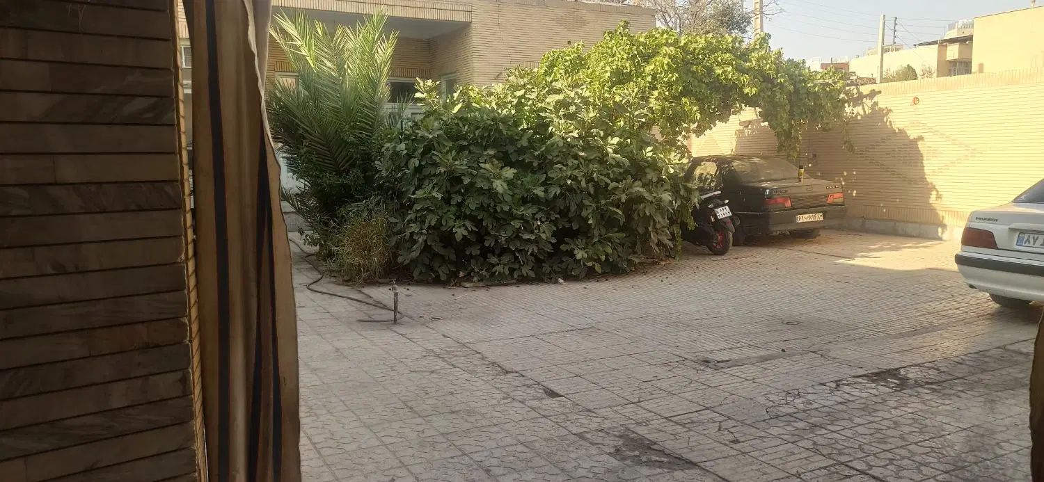 خانه ویلایی ۳۰۵متری خوش جادوبرخیابان اصلی|فروش خانه و ویلا|اصفهان, جنیران (لادان)|دیوار
