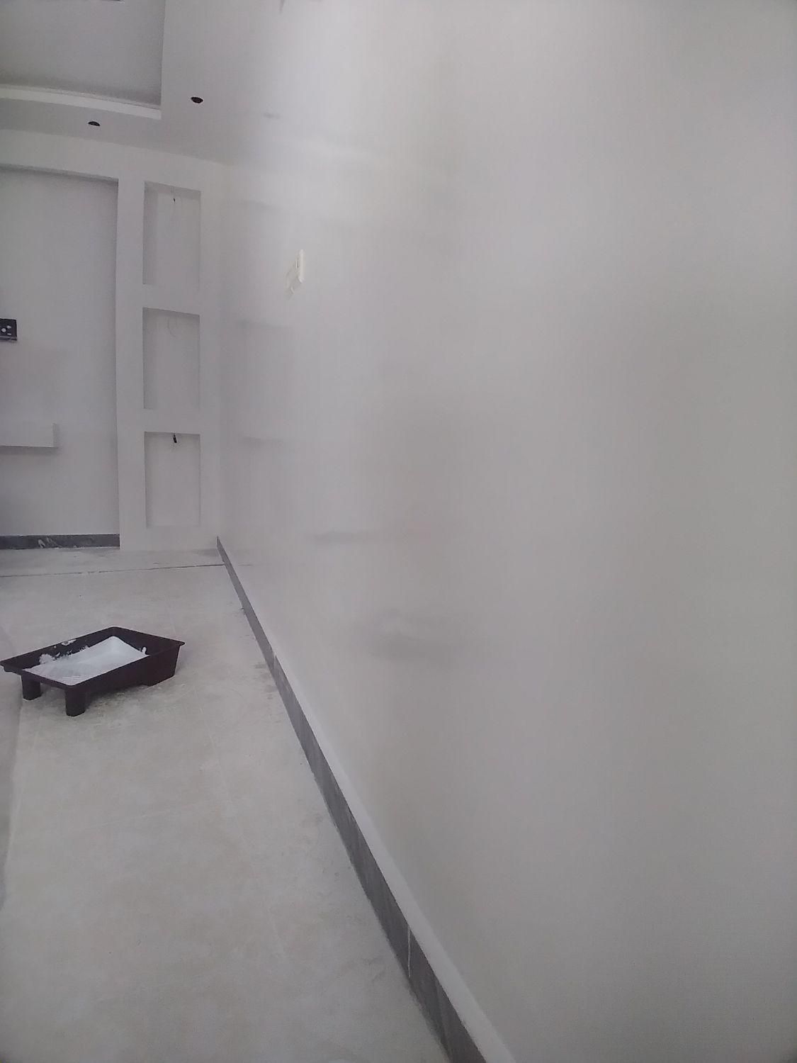 نقاش ساختمان کناف در چارچوب نرده دیوار نما|خدمات پیشه و مهارت|آستانه اشرفیه, |دیوار