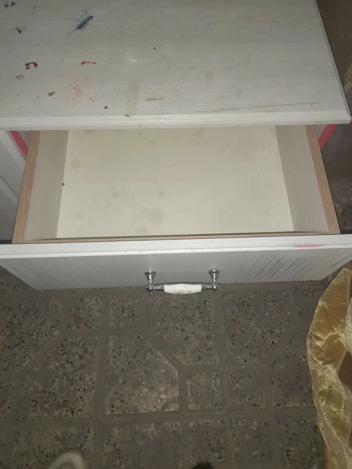 کمد تنها مناسبدگداستن وسایل کم جا بدون شکستگی|جاکفشی، کمد، دراور|تهران, تهرانسر مرکزی|دیوار