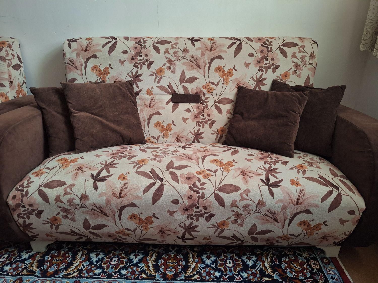 مبل ۷ نفره تمیز|مبلمان خانگی و میز عسلی|رشت, گلباغ نماز|دیوار