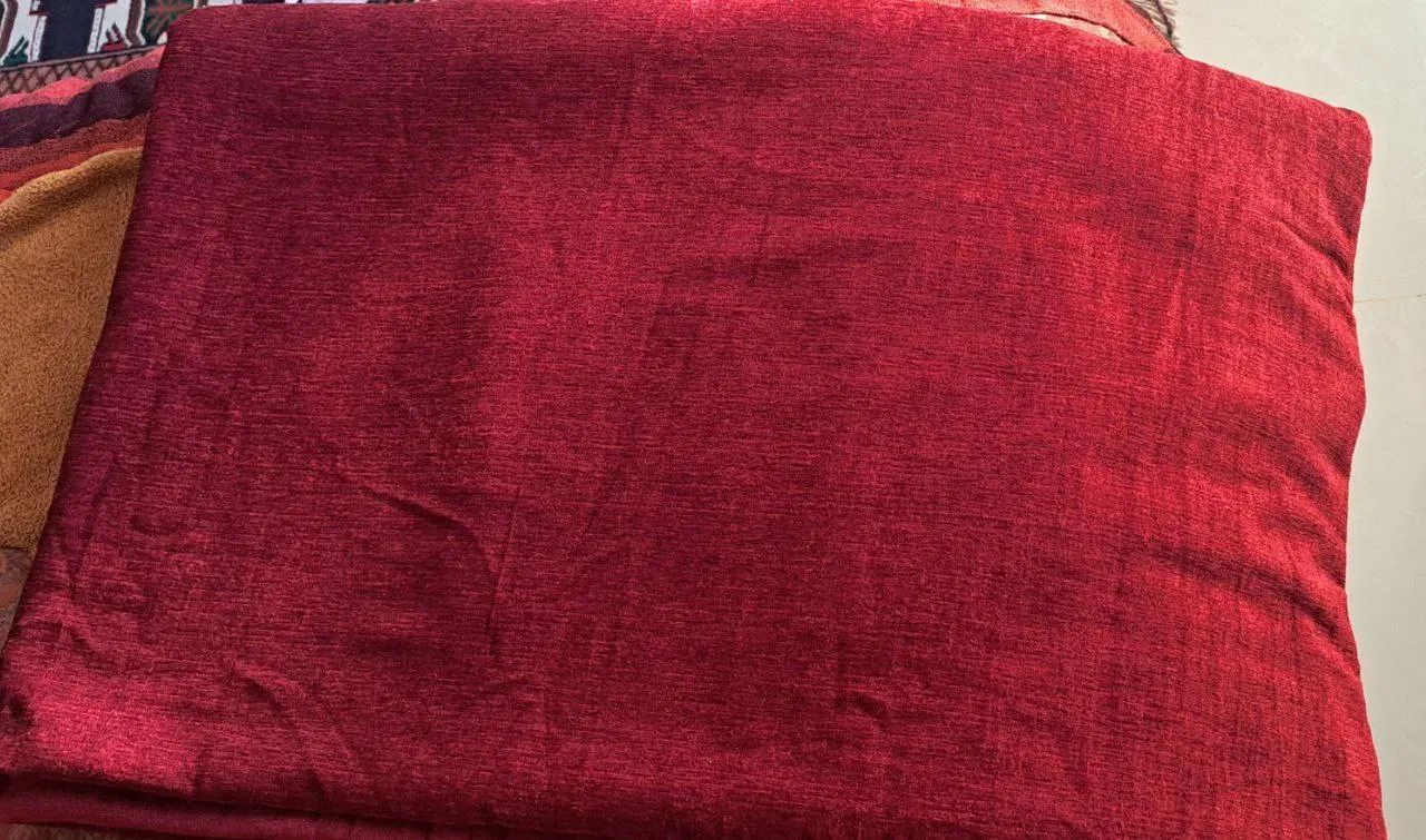 ۲ قواره پارچه مخمل شانل پرده ای زرشکی و قهوه ای|پرده، رانر، رومیزی|کرج, فاز ۳ گوهردشت|دیوار