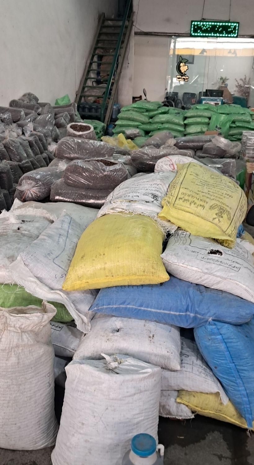 سلطان کشمش آفتابی میدان تره بار مرکزی شبانه روزی|عمده‌فروشی|تهران, شهرک شریعتی|دیوار