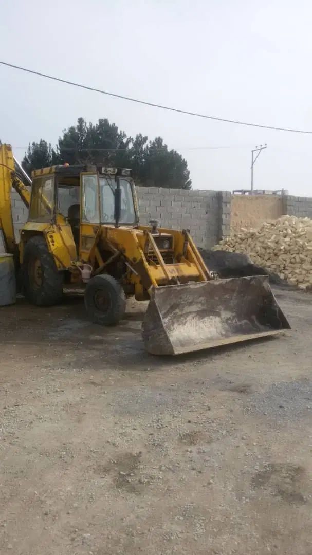 بکهو 58انگلیسی موتور تازه تعمیر سروحال قیمت توافقی|خودرو سنگین|فولادشهر, فولادشهر|دیوار