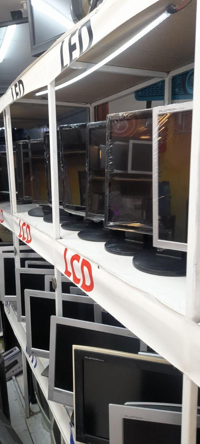 مانیتور ۱۵ اینچ lcd|قطعات و لوازم جانبی رایانه|اصفهان, مصلی|دیوار