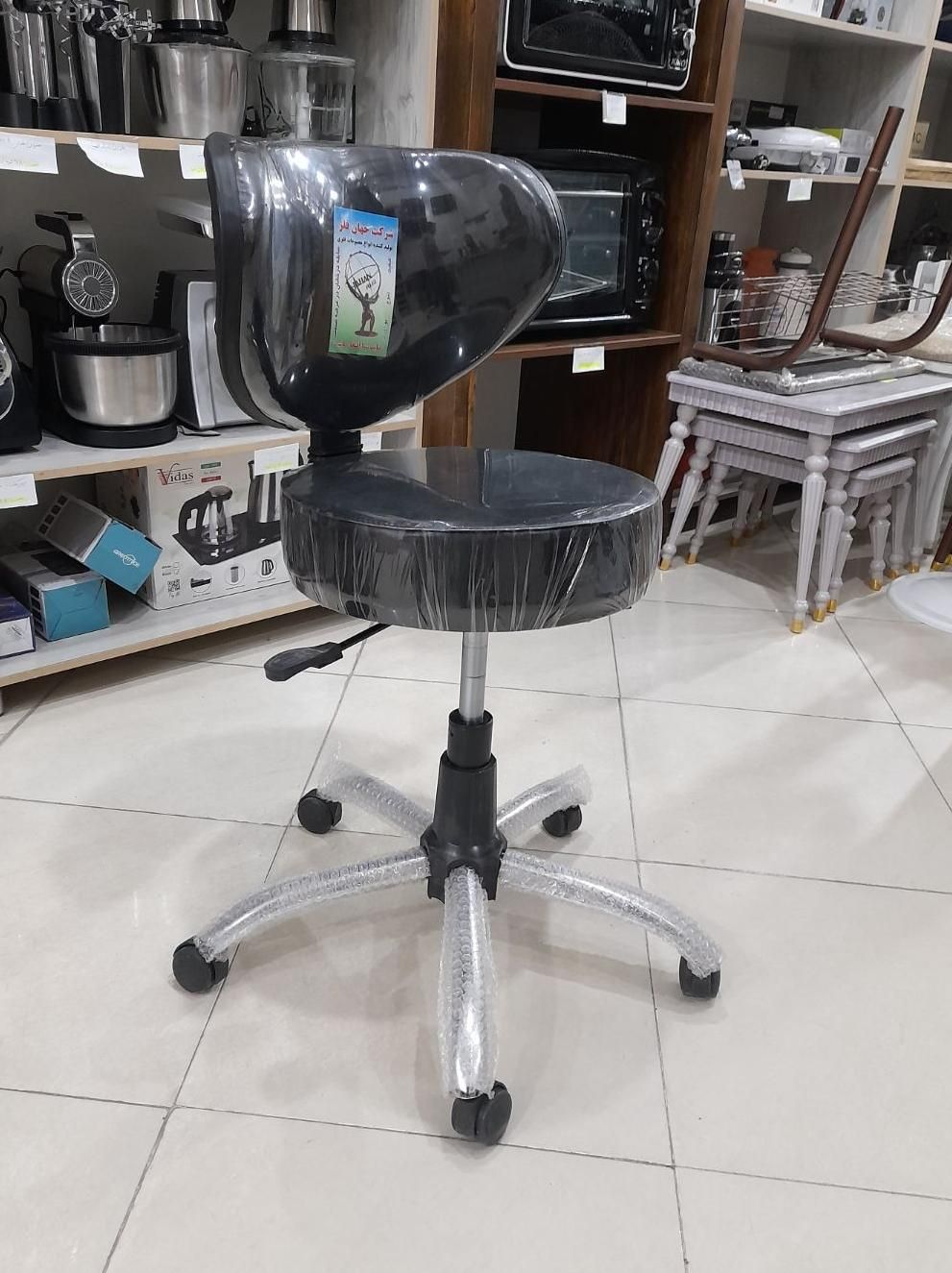 صندلی تابوره استادکار آرایشگاه ناخن * اثاث مارکت|آرایشگاه و سالنهای زیبایی|سیرجان, |دیوار