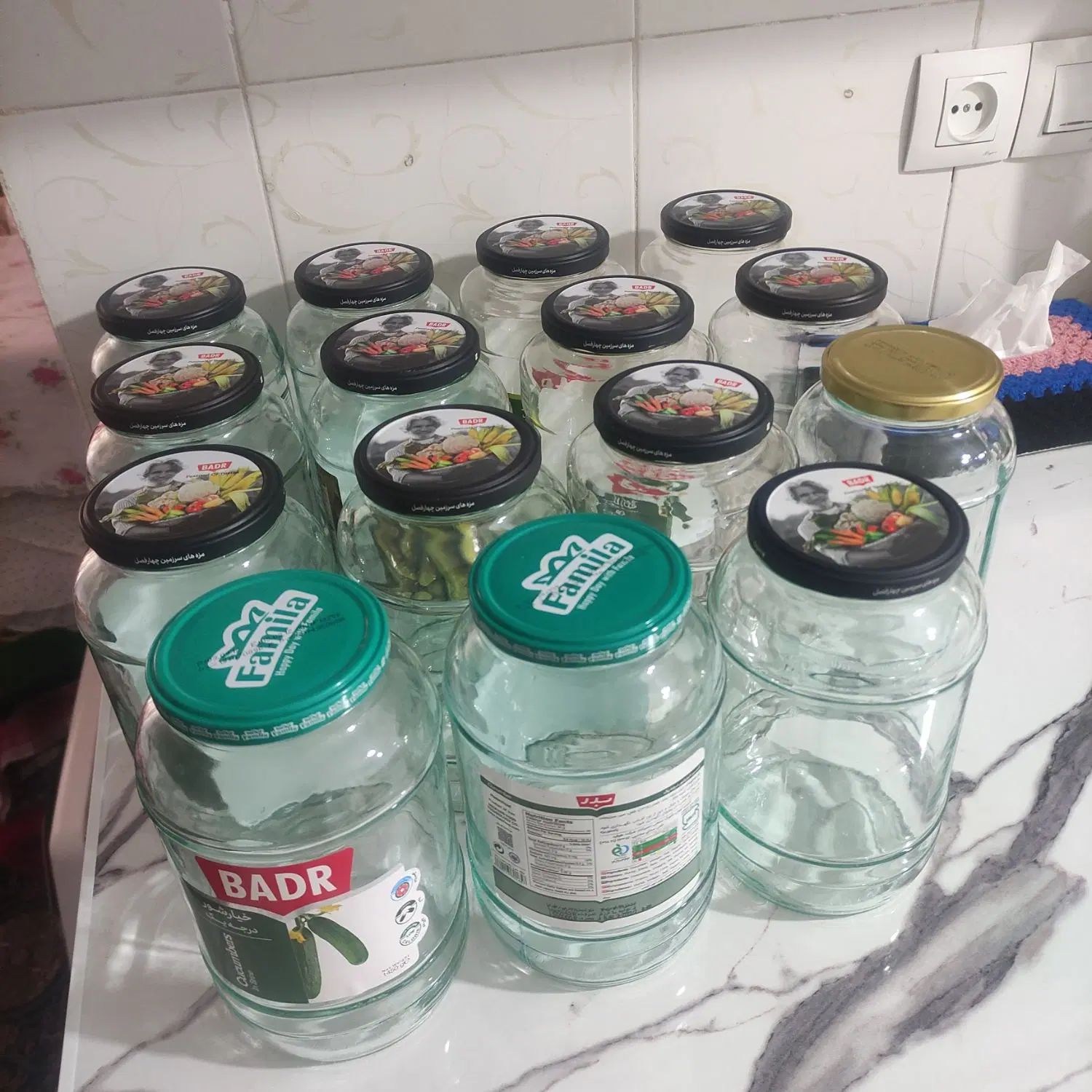 ظرف مناسب رب گوجه ترشی دبه پلاستیکی و شیشه ای|ظروف نگهدارنده، پلاستیکی، یک‌بارمصرف|ملایر, |دیوار