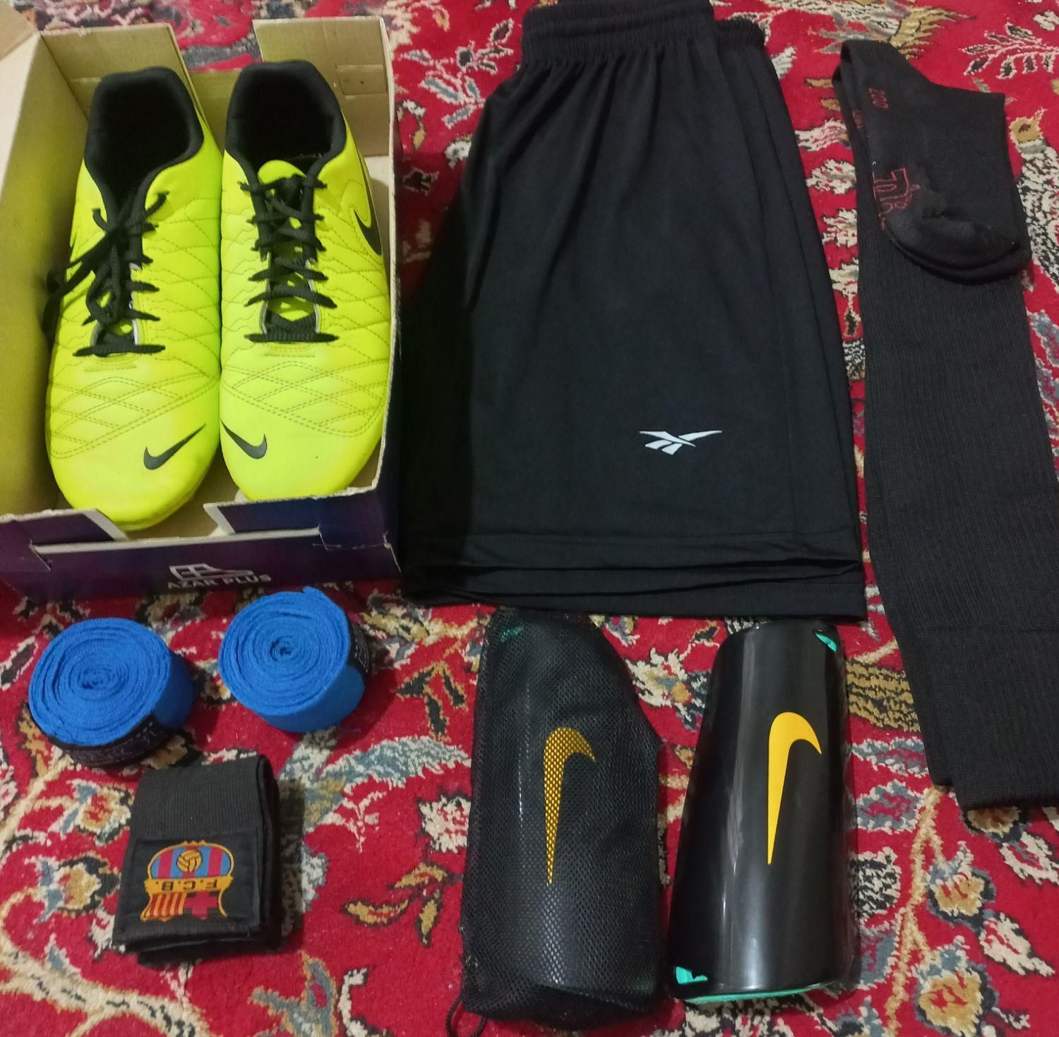 کفش ورزشی فوتبال|تجهیزات ورزشی|برازجان, |دیوار