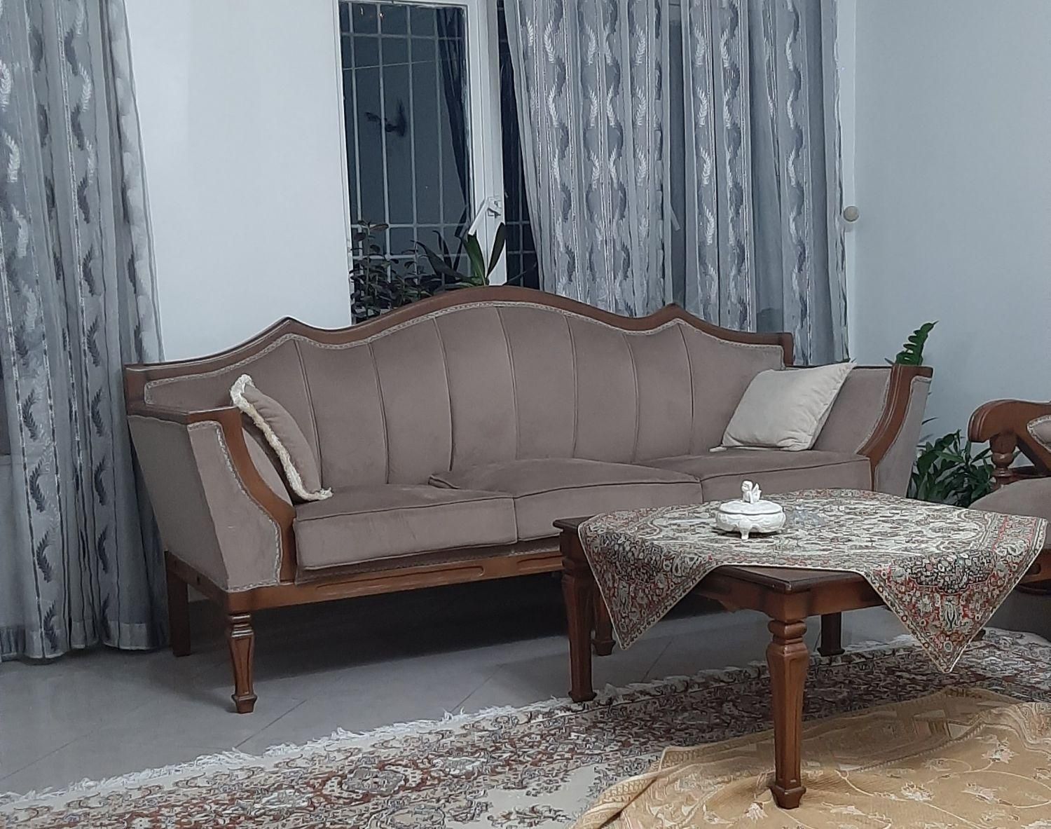 مبلمان کلاسیک در حد نو|مبلمان خانگی و میز عسلی|تهران, شهرآرا|دیوار