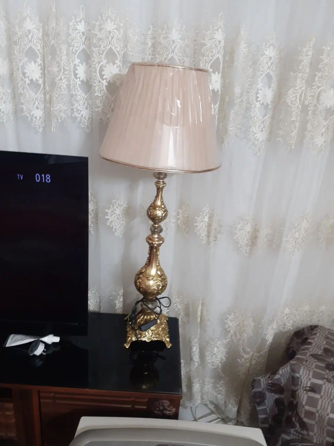 آباژور پایه آنتیک|چراغ خواب و آباژور|مشهد, فرودگاه|دیوار