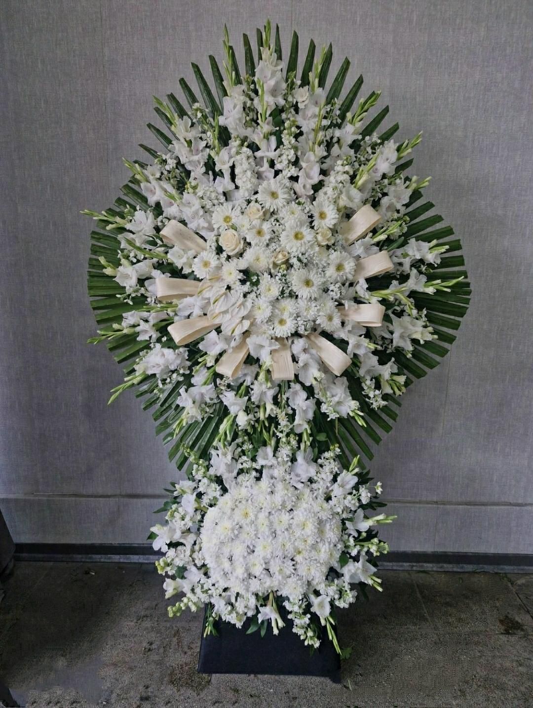 (گلکده نور بهشت)ــ تاج گل دسته گل باکس گل ــ|گل و گیاه طبیعی|تهران, آجودانیه|دیوار