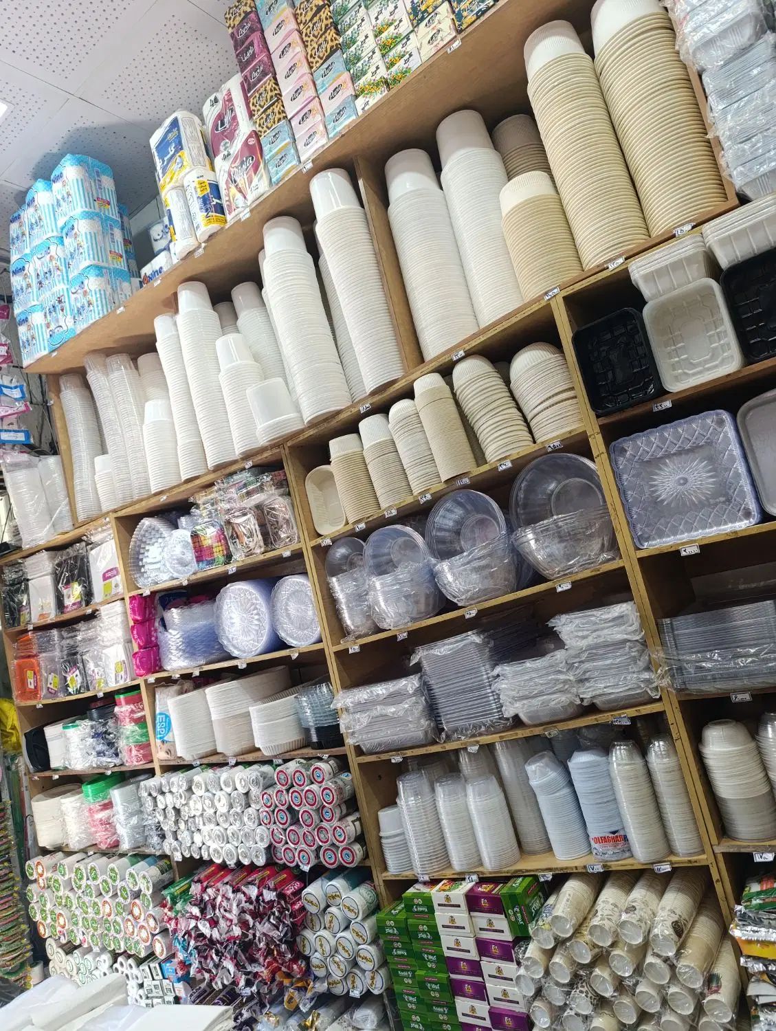 فروشنده خانم جوان|استخدام بازاریابی و فروش|مشهد, شاهد (شهرک غرب)|دیوار