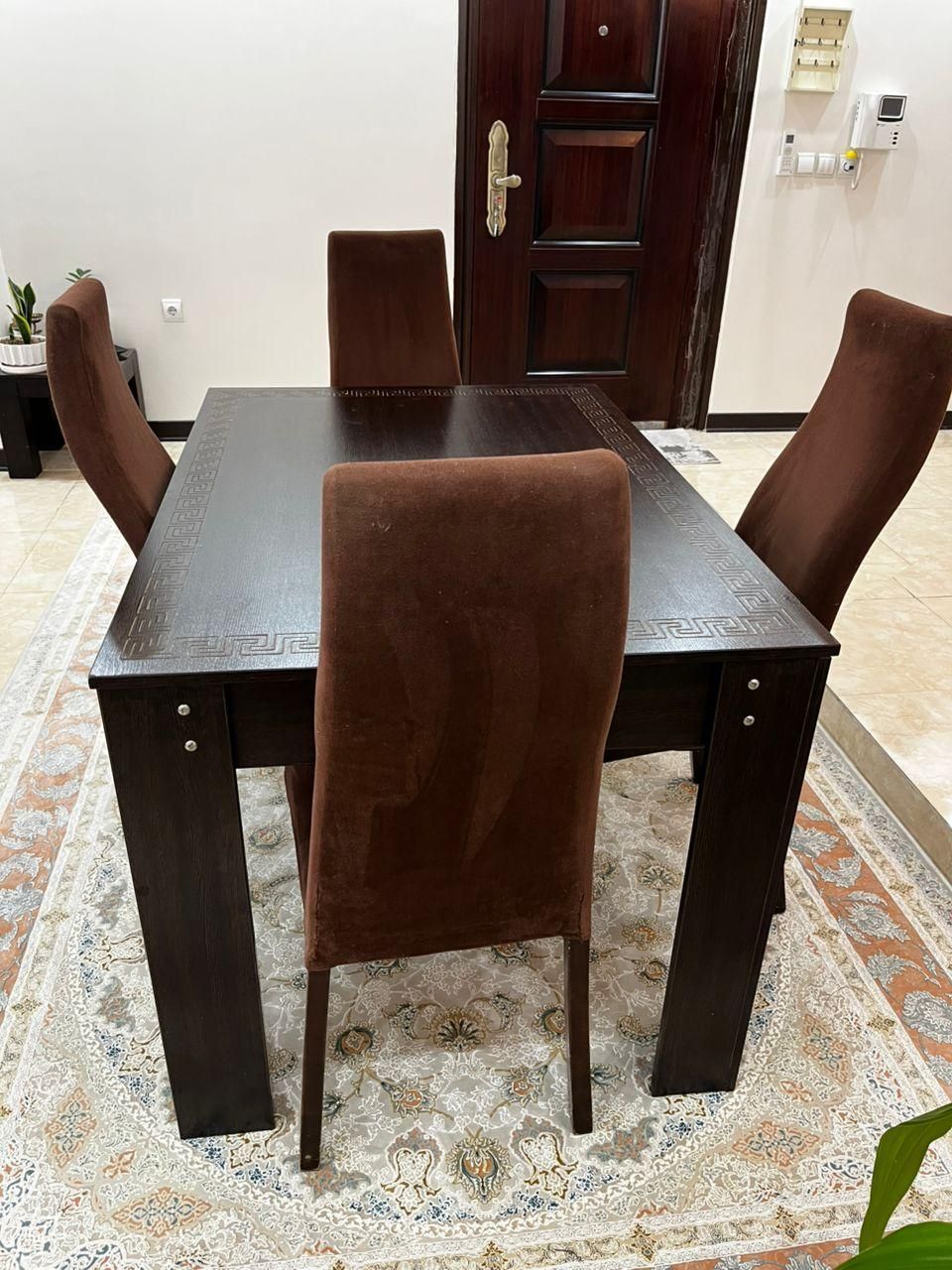 میز غذا خوری چهار نفره|میز و صندلی غذاخوری|شاهین‌شهر, اقبال لاهوری|دیوار