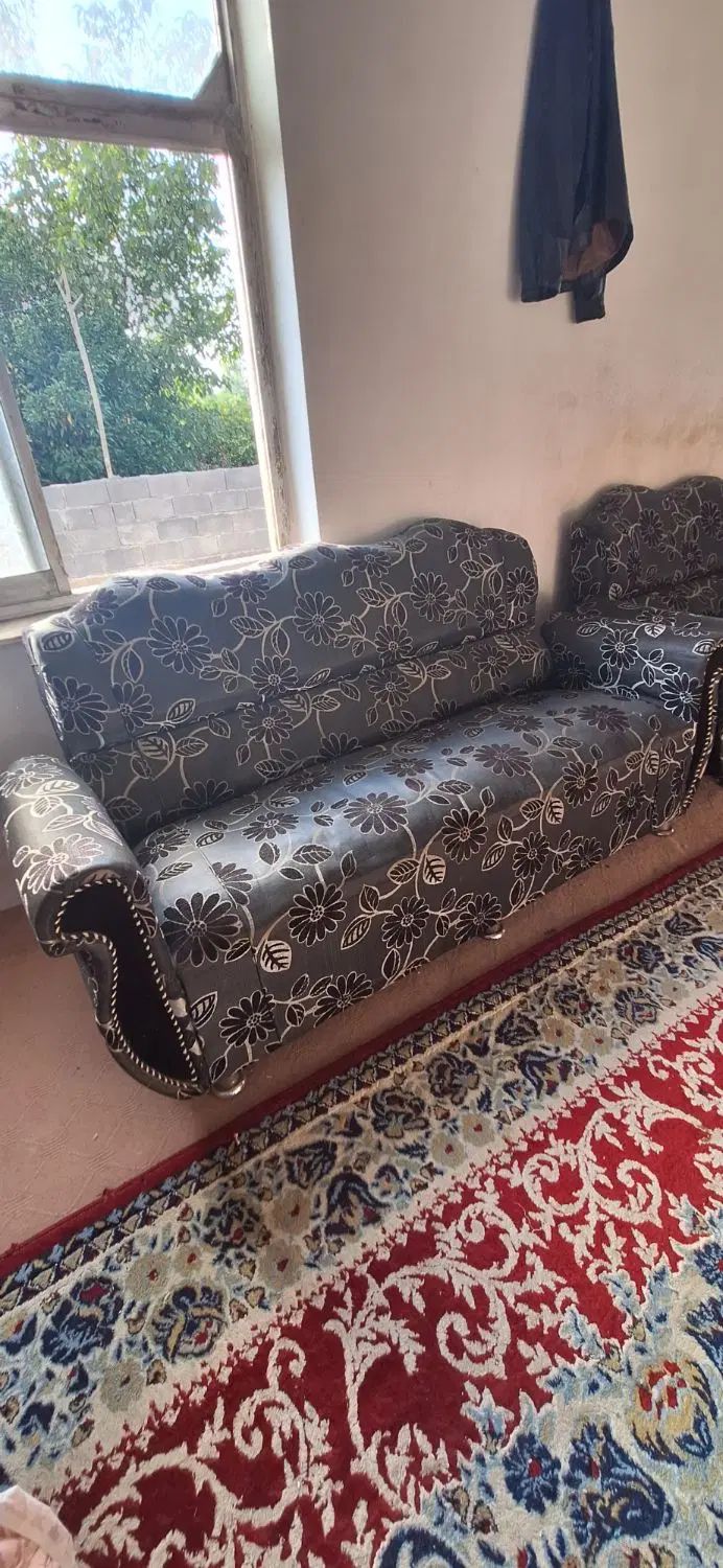 مبل ۷نفره راحتی سالم و تمیز به همراه میز عسلی|مبلمان خانگی و میز عسلی|بندر انزلی, گلشن|دیوار