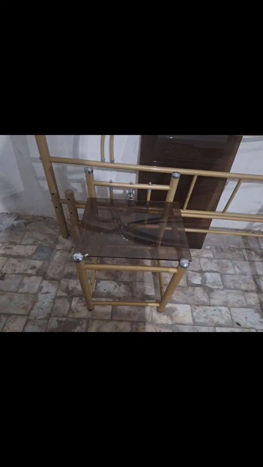یک عدد کمد ایستاده  و یک عدد تخت خواب دونفری فلزی|جاکفشی، کمد، دراور|رشت, حومه رشت|دیوار