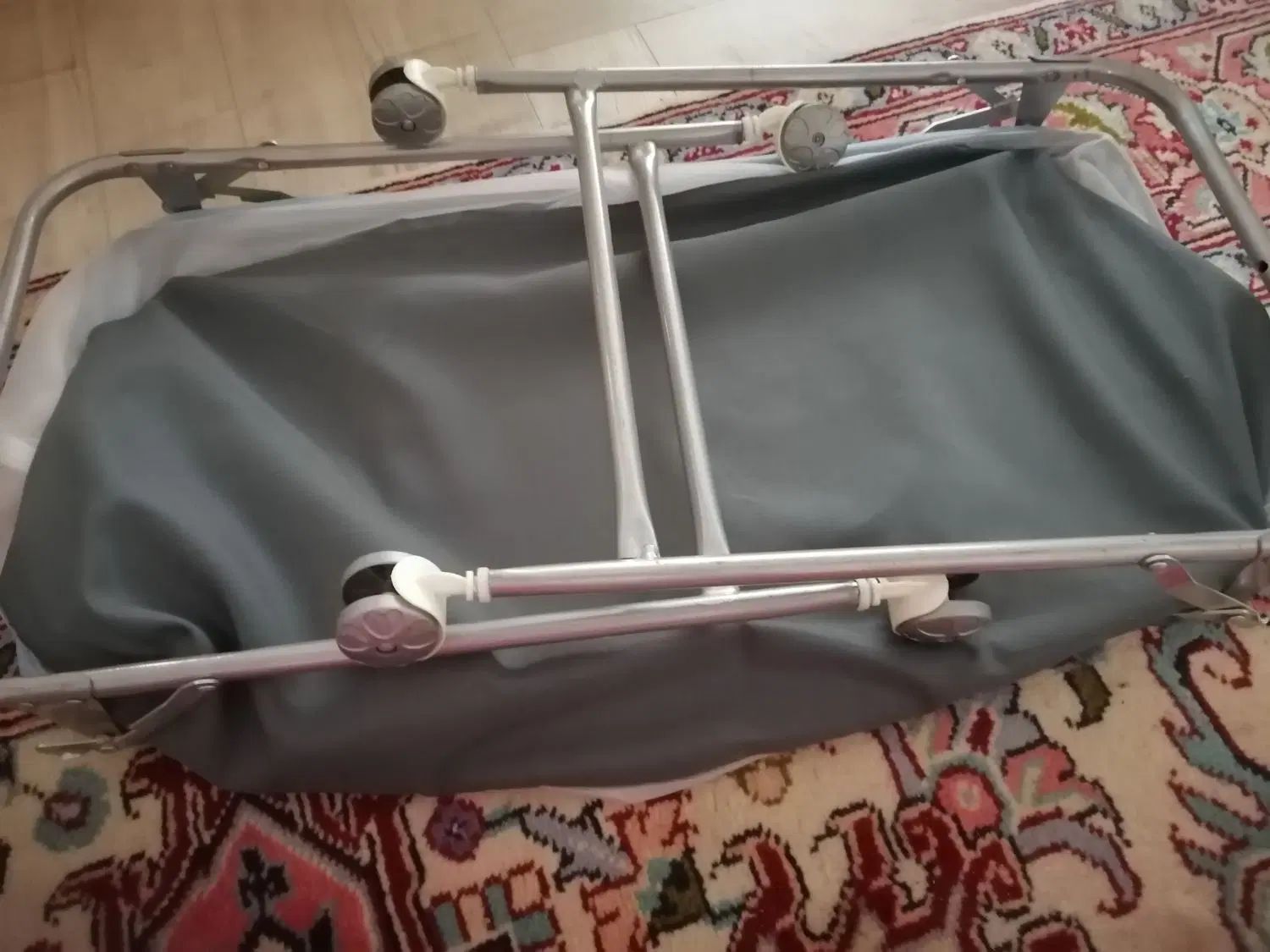 تاب و پشه بند کودک بصورت گهواره تختخواب کودک|اسباب و اثاث بچه|تبریز, |دیوار
