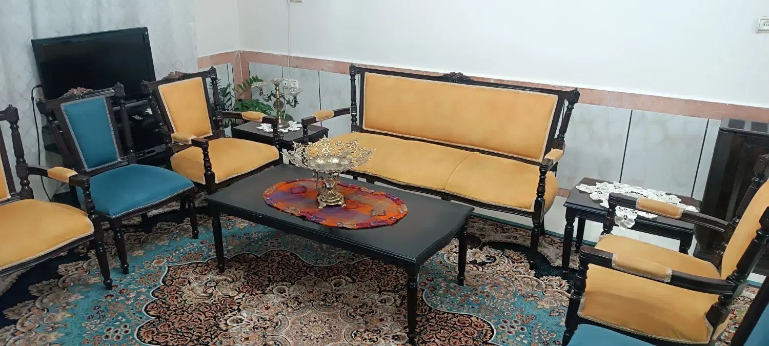 مبل هفت نفره ونهار خوری هشت نفره چوب گردو|مبلمان خانگی و میز عسلی|خرم‌آباد, |دیوار