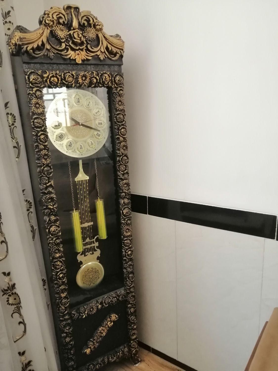 آینه وکنسول وتعدادی اسباب بازی کودک. صندلی کودم|بوفه، ویترین، کنسول|جوانرود, |دیوار