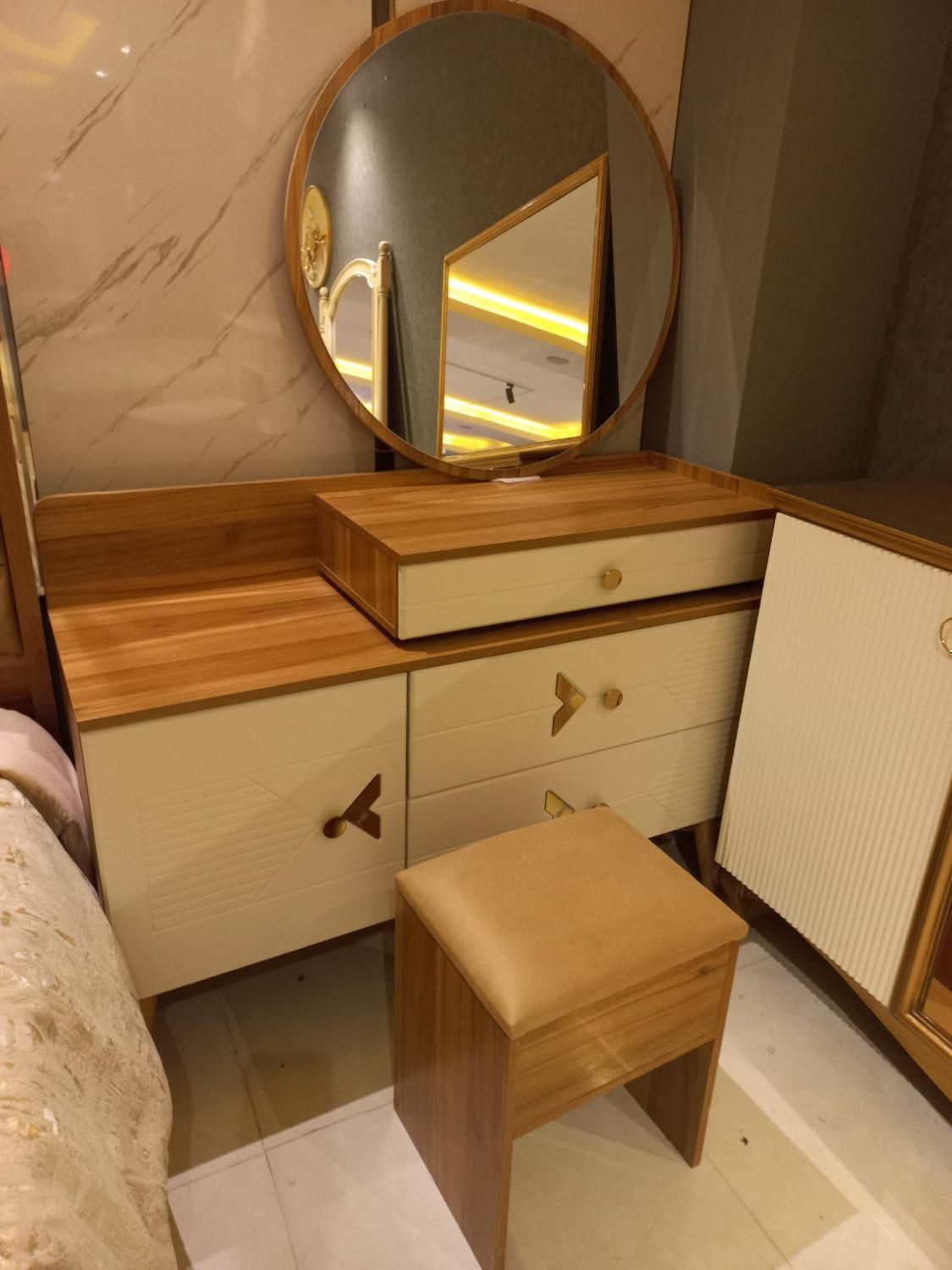 سرویس خواب مرسدس|تخت و سرویس خواب|بجنورد, |دیوار