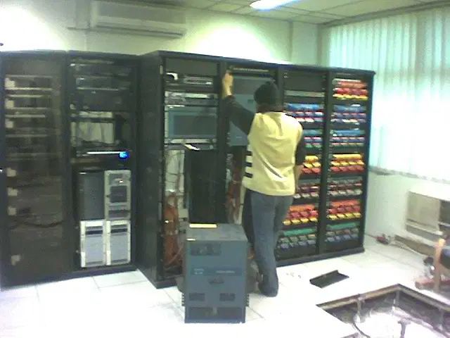 خدمات شبکه های کامپیوتری فیبر نوری تلفن برق و UPS|خدمات رایانه‌ای و موبایل|تهران, صادقیه|دیوار