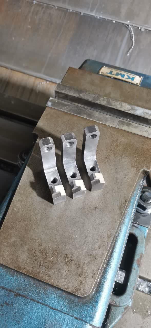 انواع کار های سوراخ کاری قلاویز کاری پرس CNC|خدمات پیشه و مهارت|مشکین‌دشت, |دیوار