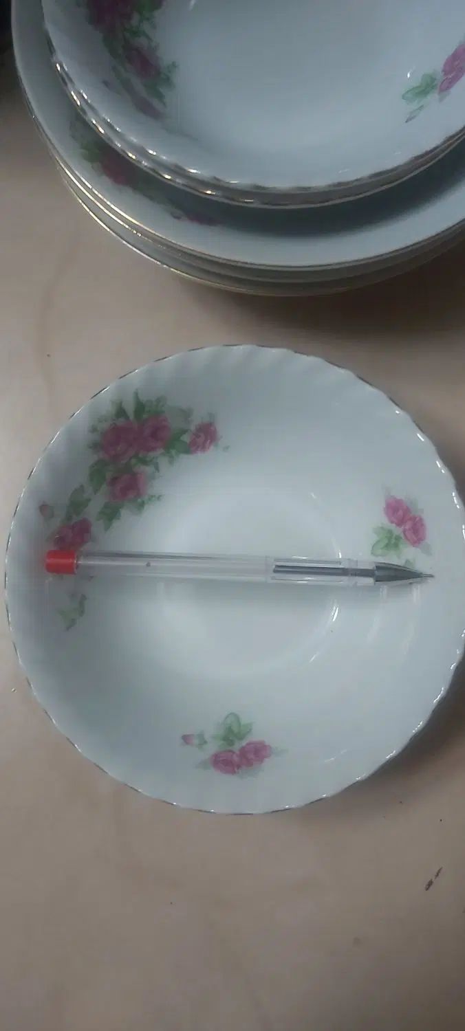 ناهارخوری فرفوژه۶ نفره/حراج/وسایل منزل/قالیچه/کتاب|حراج|اصفهان, خانه اصفهان|دیوار