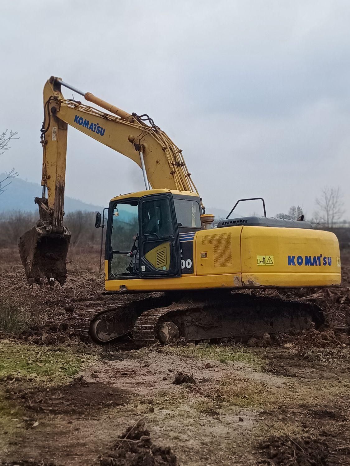 اجاره بیل مکانیکی زنجیری گیلان رشت لاهیجان انزلی|خدمات حمل و نقل|رشت, معلم|دیوار