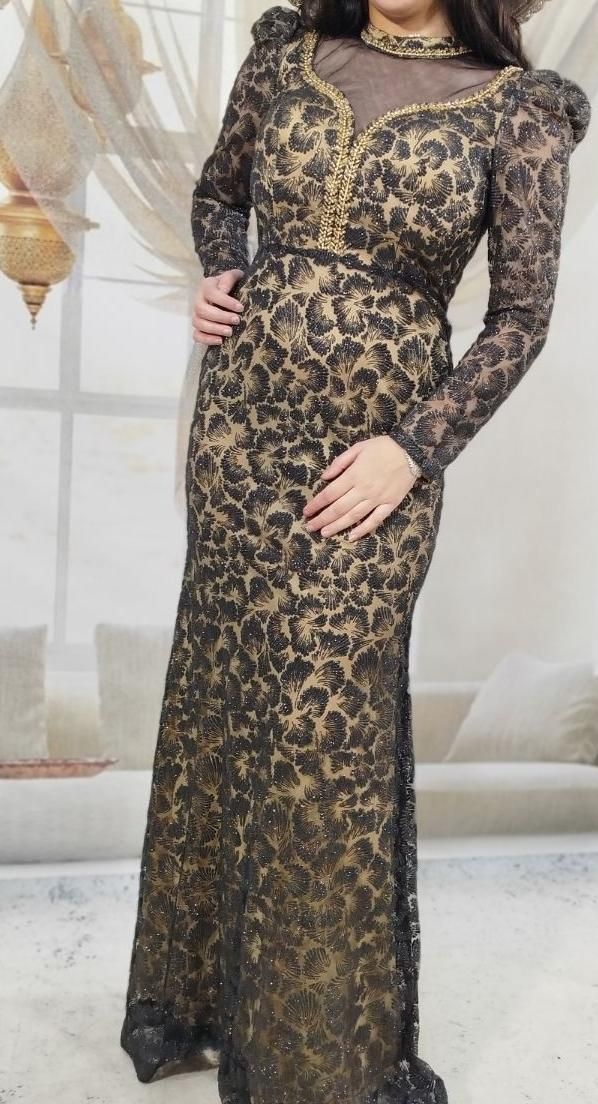 مجلسی سنگدوزی شده|لباس|اصفهان, گلستان|دیوار