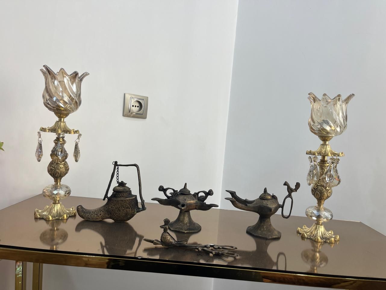 پیسوز قدیمی برنجی و شمعدان بسیار زیبا|کلکسیون اشیاء عتیقه|ساری, |دیوار