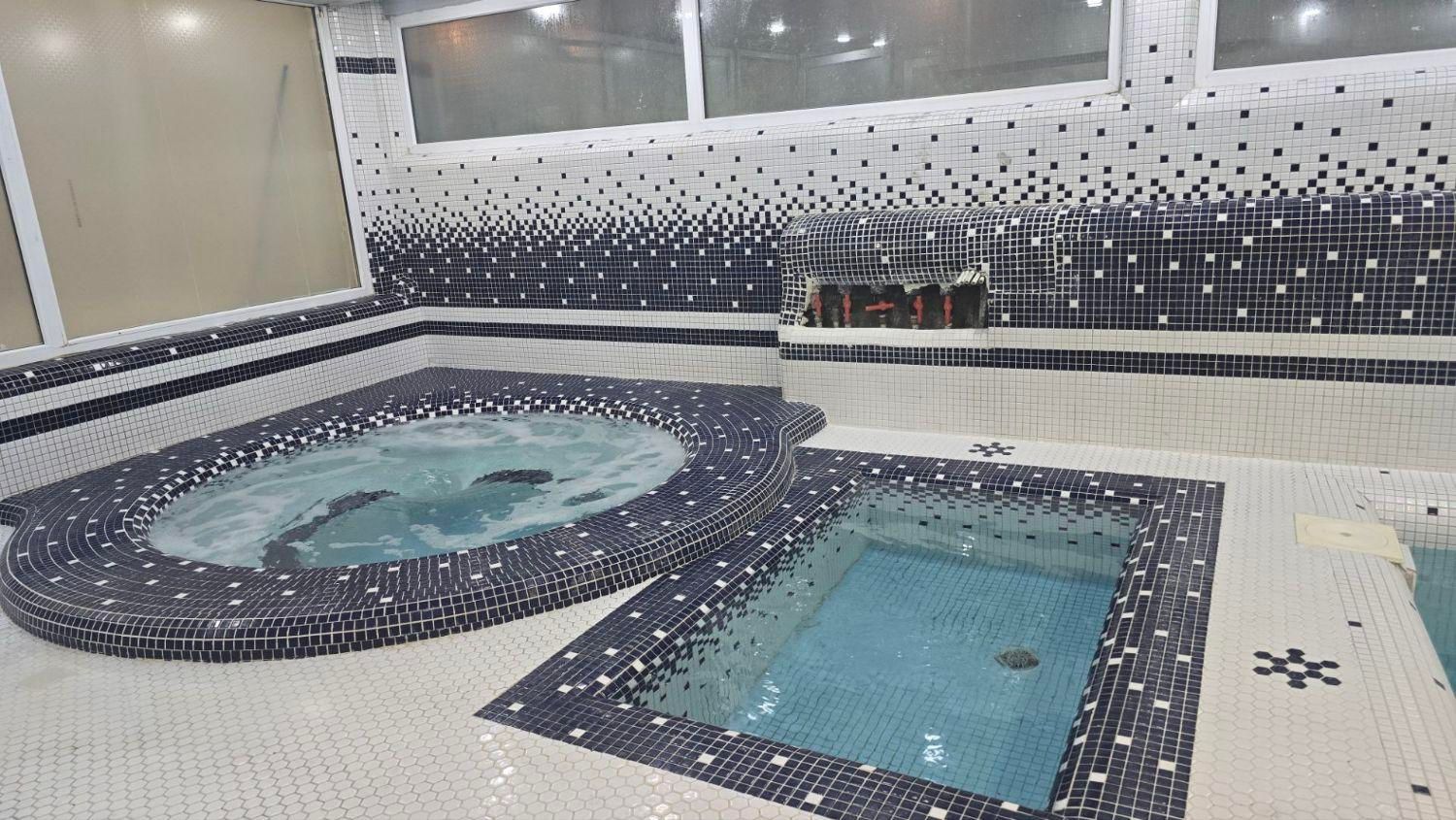 اجاره باغ ویلا در شاهنامه ۳۶ همراه استخر وجکوزی|اجارهٔ کوتاهمدت ویلا و باغ|مشهد, عبادی|دیوار