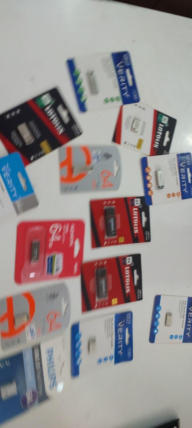 چند عدد usb 64 و ۳۲ و ۱۶ گیگ به صورت یکجا|لوازم جانبی موبایل و تبلت|اهواز, کوروش|دیوار